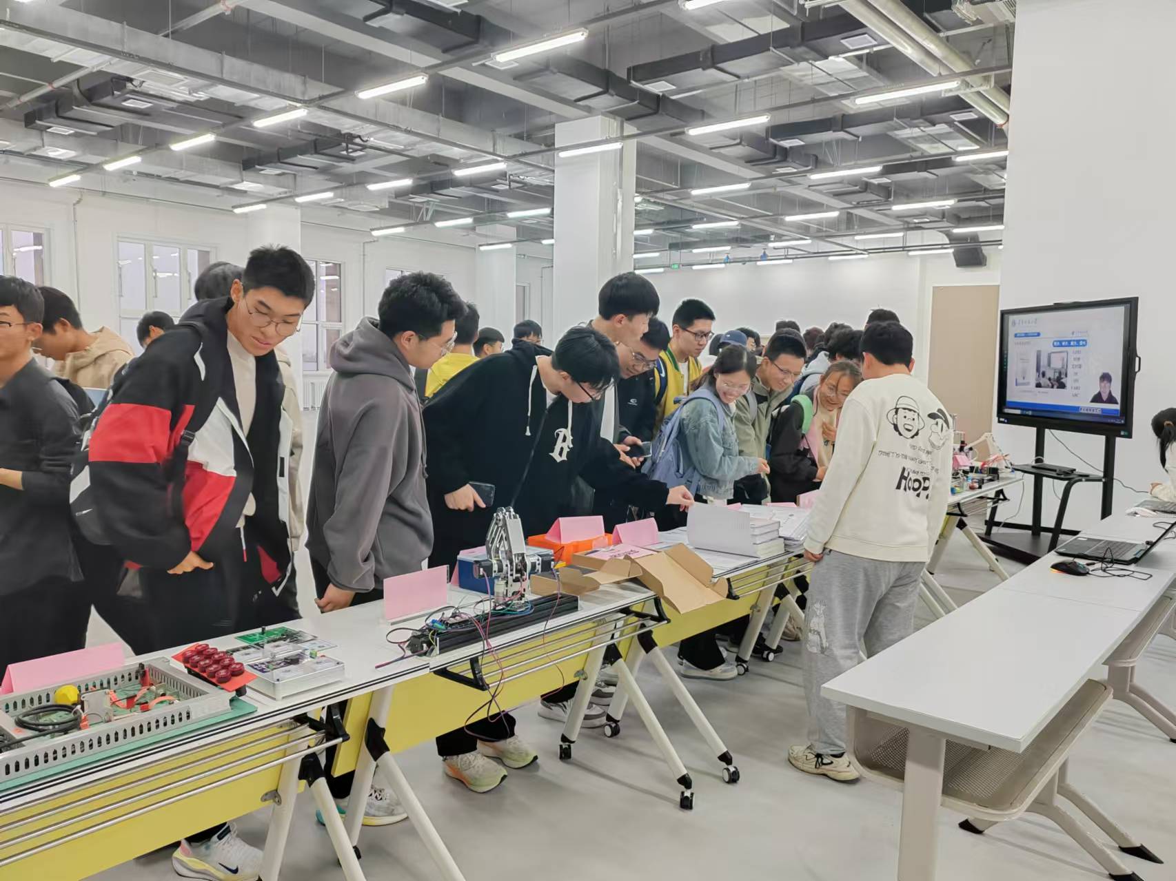 a3d59392e9a34db9b03fc478a4397b25.jpg a3d59392e9a34db9b03fc478a4397b25.jpg